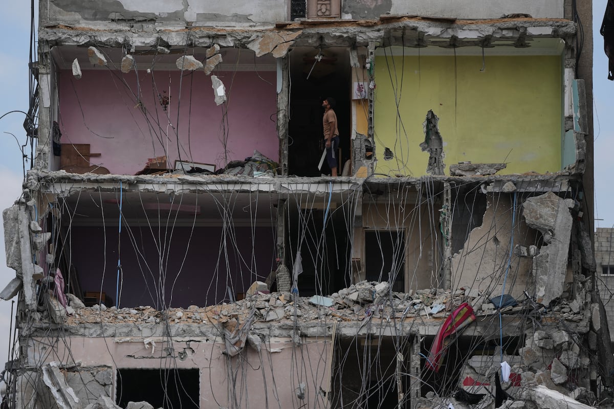 Los gazatíes buscan a sus muertos bajo las ruinas para cerrar una herida abierta