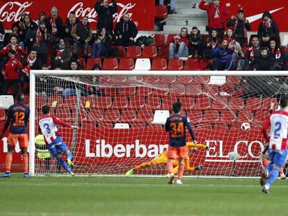 Noblejas marca el primer gol del Sporting.