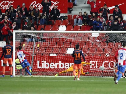 Noblejas marca el primer gol del Sporting.