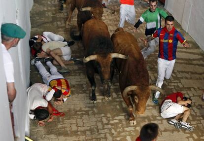 Entrada de los astados en el callejón de la Plaza de Toros de Pamplona.