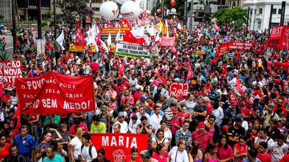 Manifestação anti-impeachment de Dilma, em 2016.