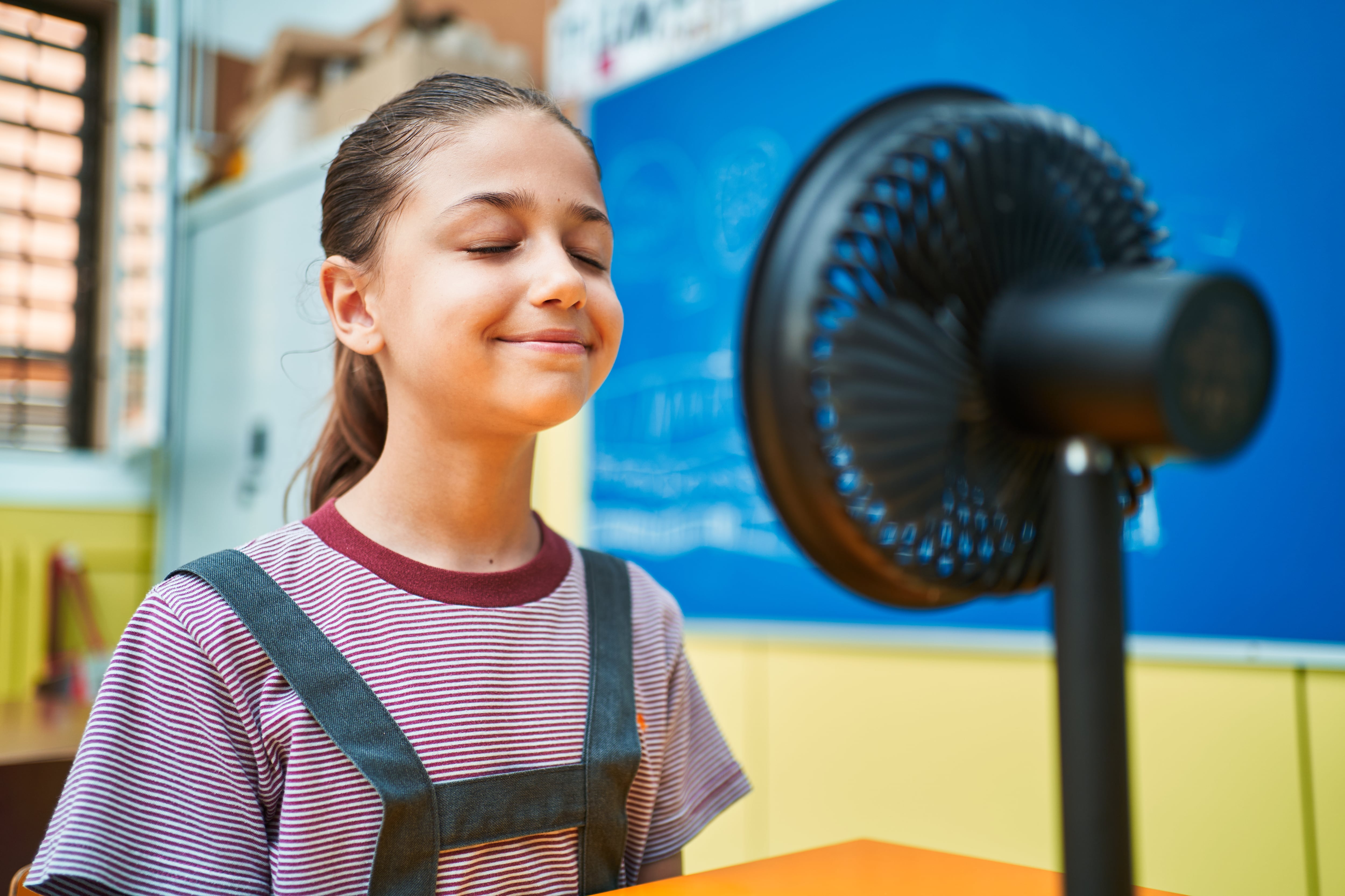 Por qué los niños tienen que aguantar el calor que ningún adulto toleraría