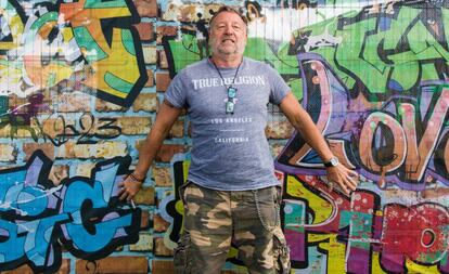 Peter Hook posa en el Rewind Festival en Perth, Escocia.