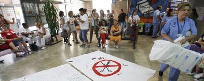 Protestas de los trabajadores del Hospital Cl&iacute;nico de Madrid por los recortes. 