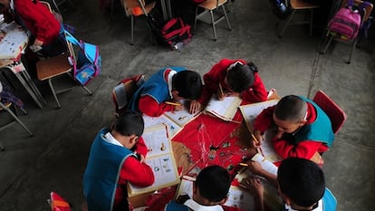 A menudo, las estrategias y herramientas de cuidado infantil están diseñadas para grandes empresas, por lo que urge adaptar y crear servicios y políticas de cuidado infantil innovadores que las empresas más pequeñas también puedan ofrecer.