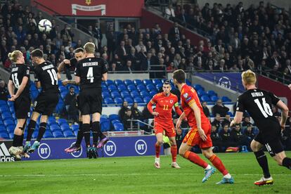 Gareth Bale marca el primer gol contra Austria.