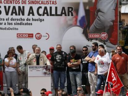 Concentración de los sindicatos en Madrid en protesta por las condenas y juicios a 300 sindicalistas en toda España.