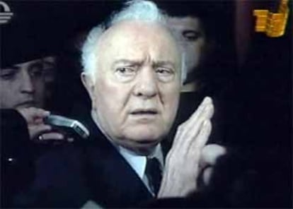 Imágenes de televisión del momento en que Shevardnadze anuncia su dimisión.