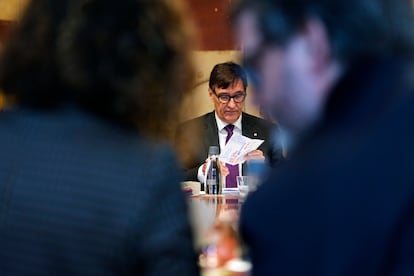 El presidente de la Generalitat, Salvador Illa, durante la reunion semanal del gobierno catalán en el Palau de la Generalitat.