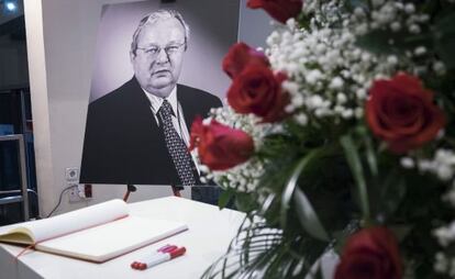 Libro de condolencias que el PSOE en su sede en la Calle Ferraz.