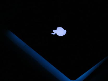 Logo Apple tapa portátil