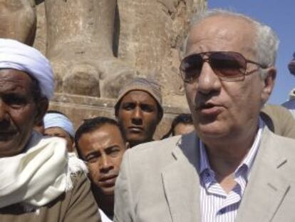 El ministro de Antigüedades, Mohamed Ibrahim Ali, durante la presentación del coloso de Memnon.