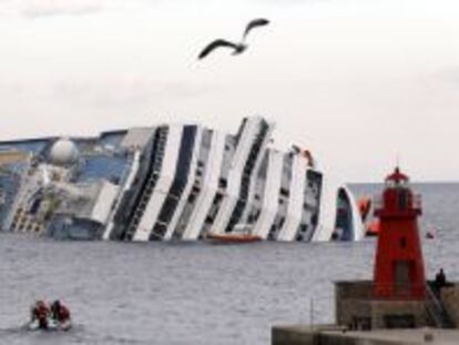 El Costa Concordia tras naufragar.