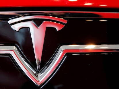 Tesla se desploma en Bolsa hasta un 13% tras reducir sus previsiones de beneficios