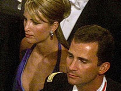 El príncipe don Felipe y Eva Saunnum, en la boda del príncipe Haakon de Noruega.