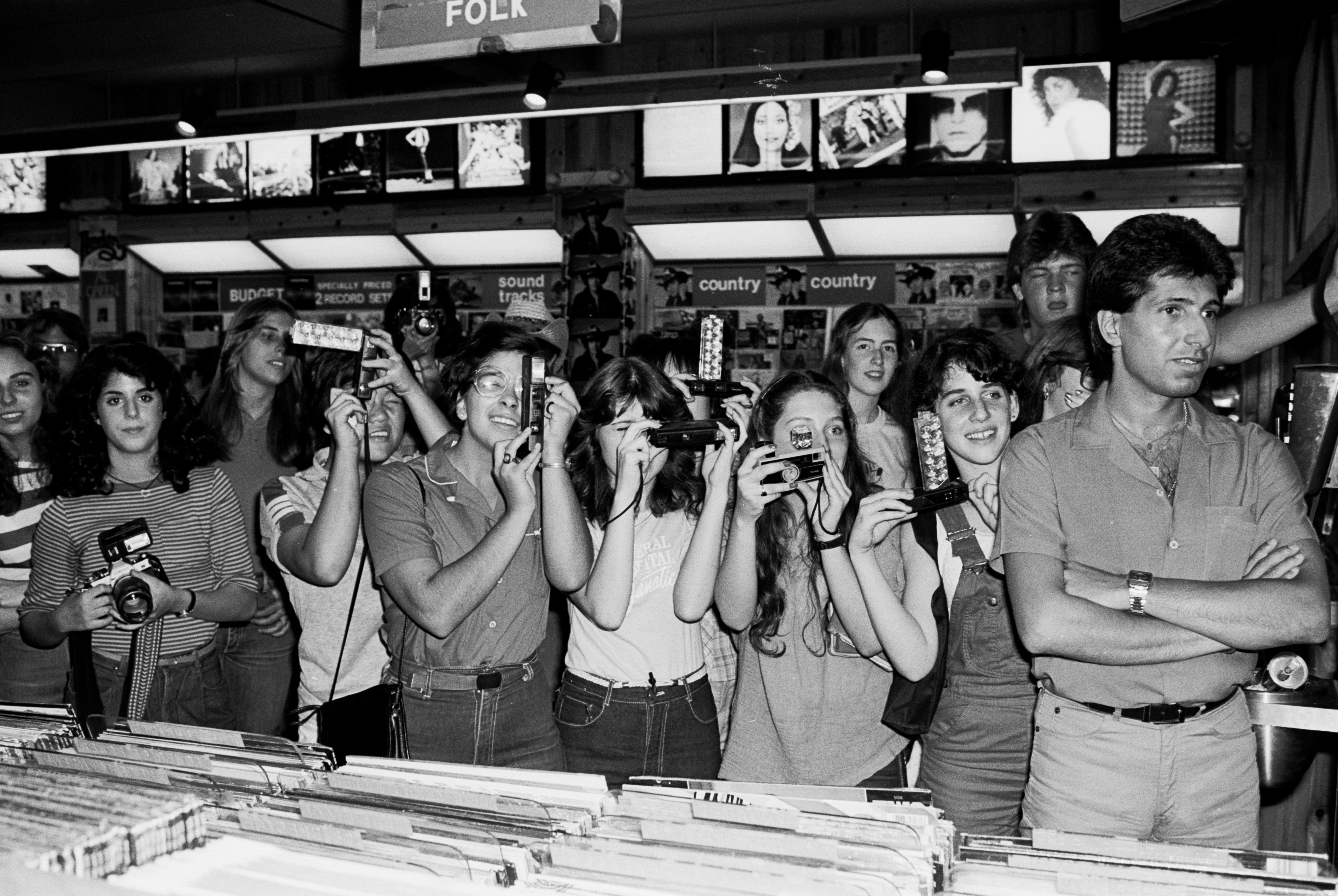 El dilema del vinilo: ¿nos salvará lo físico en la era del ‘internet de mierda’ o no es más que el nuevo postureo?