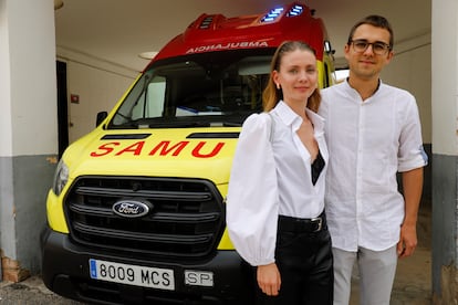 El matrimonio de médicos ucranios que huyó de la guerra en coche, aprobó el MIR en España y consiguió plaza en la misma ciudad 