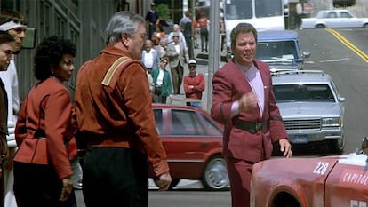 El capitán Kirk y sus chicos aparcan el 'Enterprise' en los ochenta en 'Star Trek IV. Misión: salvar la Tierra'.