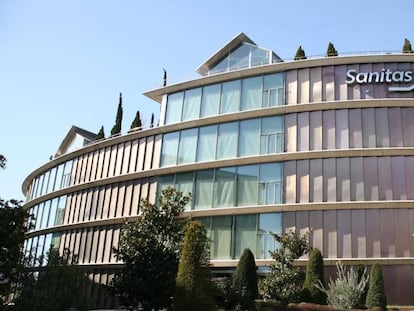 Sanitas quiere comprar una gran aseguradora en Colombia