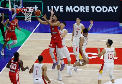 Arnaldo Toro Barea of Puerto Rico in action against Zhou Qi of China during the FIBA Basketball World Cup 2023 group stage match between China and Puerto Rico, on Aug. 20, 2023.