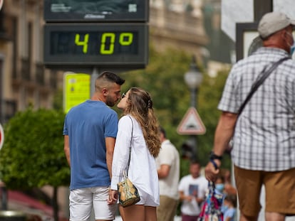 Un termómetro marca 40 grados, este miércoles en Granada.