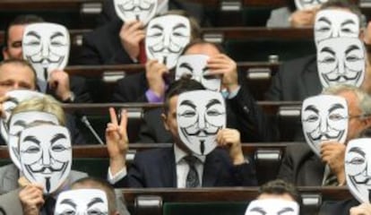 Diputados del Parlamento polaco protestan contra el tratado ACTA.