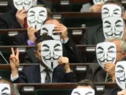 Diputados del Parlamento polaco protestan contra el tratado ACTA.