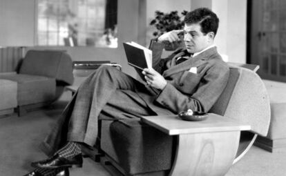 No porque el actor Lionel Stander hiciera esto con un libro en 1942 hay que llegar a la conclusión de que esto lleva a alguna parte