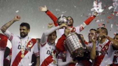 Jugadores del River celebran su victoria en la Libertadores 2015