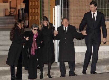 El Príncipe Felipe ha arropado también a la familia de Doña Letizia, muy afectada por la muerte de su hermana pequeña, Érika Ortiz, a los 31 años.