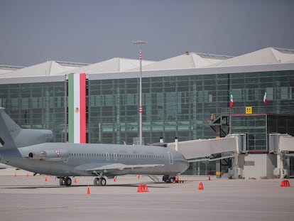 Un avión de la Fuerza Aérea Mexicana en la Terminal 1 del Aeropuerto Internacional Felipe Ángeles, el pasado 11 de octubre.