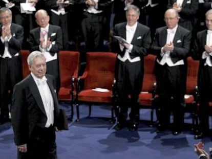 Vargas Llosa, recibiendo el premio Nobel en 2010