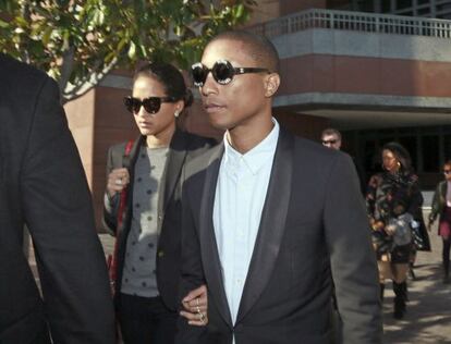 Pharrell Williams y su esposa, el pasado miércoles en los juzgados de Los Ángeles.
