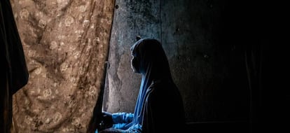 Dada, de 15 años, fue secuestrada cuando tenía 12 por el grupo terrorista Boko Haram. Consiguió escapar y ahora vive con sus dos hijos en un refugio de Maiduguri, en el norte de Nigeria.