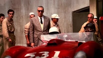 Adam Driver, como Enzo Ferrari en el filme de Michael Mann.