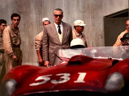 Adam Driver, como Enzo Ferrari en el filme de Michael Mann.