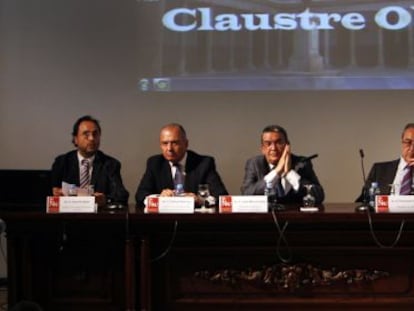 Soler, Pascual, Vela, P&eacute;rez y Torrent, en la mesa de Claustre Obert sobre financiaci&oacute;n. 