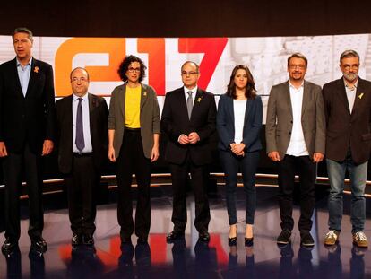 Xavier García Albiol (PP), Miquel Iceta (PSC), Marta Rovira (ERC), Jordi Turull (Junts per Catalunya), Inés Arrimadas (Ciudadanos), Xavier Domènech (En Comú-Podem), y Carles Riera (CUP) posan antes del debate que mantuvieron el lunes en la televisión autonómica catalana.