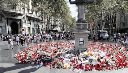 Homenaje días después del atentado en la Rambla. 