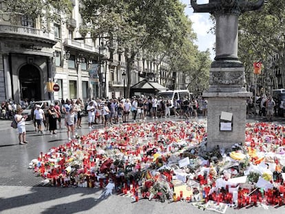 Homenaje días después del atentado en la Rambla. 