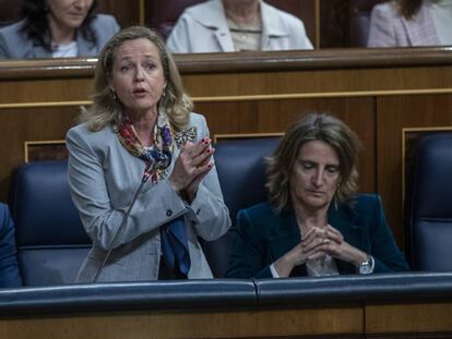 La vicepresidenta económica, Nadia Calviño, en la sesión de control al Gobierno en el Congreso. 