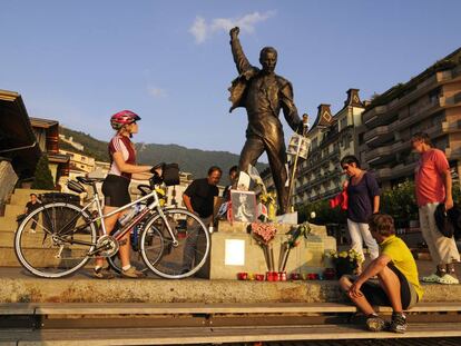 La escultura de Freddie Mercury junto al lago Lem&aacute;n, en Montreux, ciudad suiza en la que vivi&oacute;. 