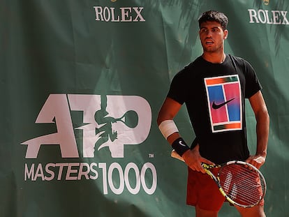 El tenista murciano Carlos Alcaraz, durante una sesión de entrenamiento en Montecarlo (Mónaco), el 8 de abril.