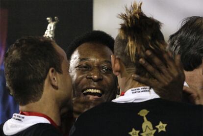 Pelé celebra con Neymar el triunfo del Santos.