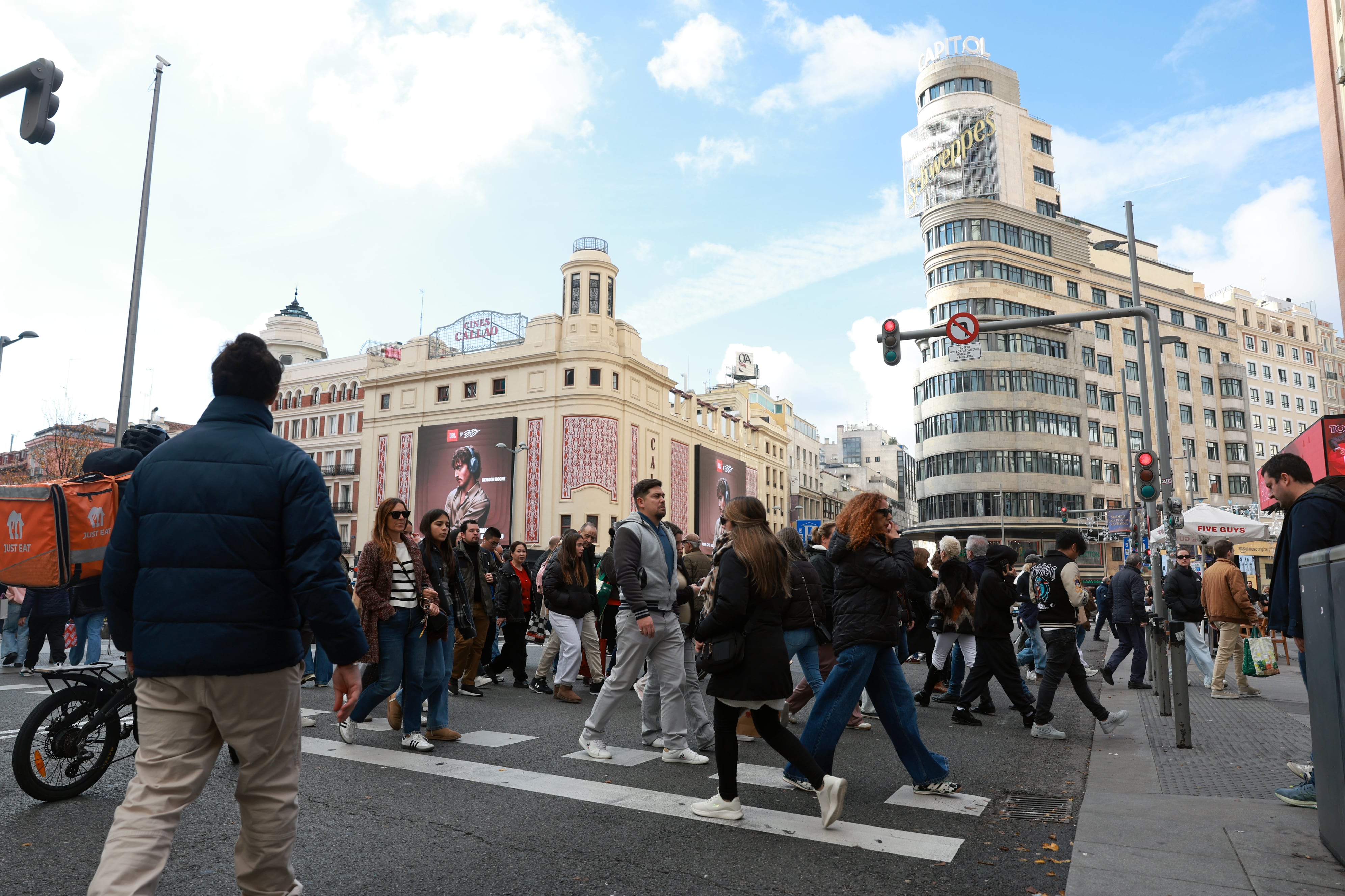 Мадрид встречает праздники с оживлением