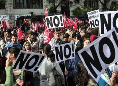 Manifestación a favor de la educación pública realizada ayer por la tarde en la calle de Alcalá.