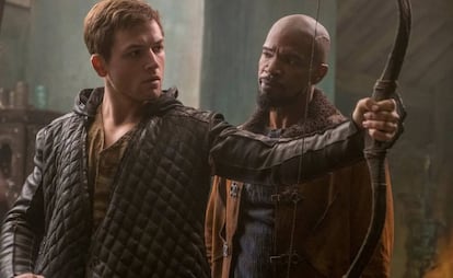 Taron Egerton y Jamie Foxx, en un fotograma de 'Robin Hood'.