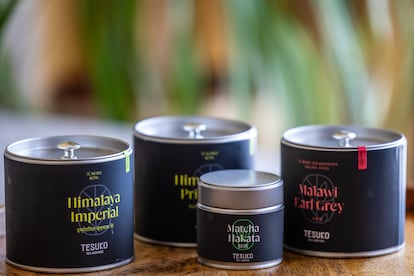 La mayor parte de los tés de Tesuko provienen de Japón, pero también los hay de China, Nepal, India y Malawi. 