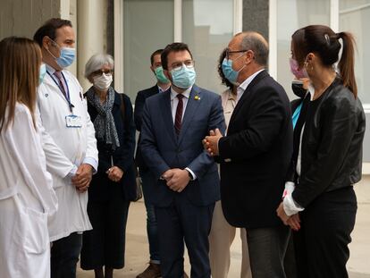 El 'president' Pere Aragonès (c), reunido con los responsables del equipo de psiquiatria infantil del Servicio de Salud Mental del Hospital Parc Taulí de Sabadell