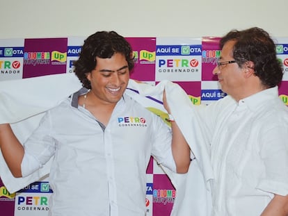 Nicolás Petro y su padre, el presidente Gustavo Petro, durante un evento de campaña el 12 de septiembre de 2019.